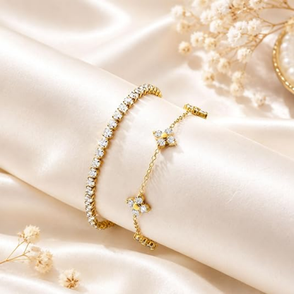 Nora – Elegant dobbeltradet armbåndsett i gull med blomster- og krystalldetaljer