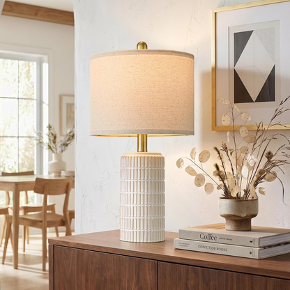 Elias – Elegent bordlampe i keramikk med tekstilskjerm