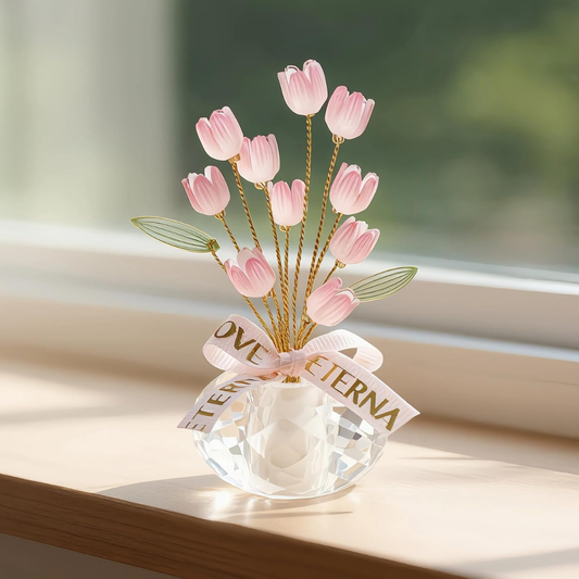 Linnea – Dekorativ krystallvase med ewige rosa tulipaner